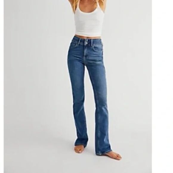 We The Free Shayla Mid Rise Boot Cut Jeans NWOT Size 31 - Picture 1 of 8